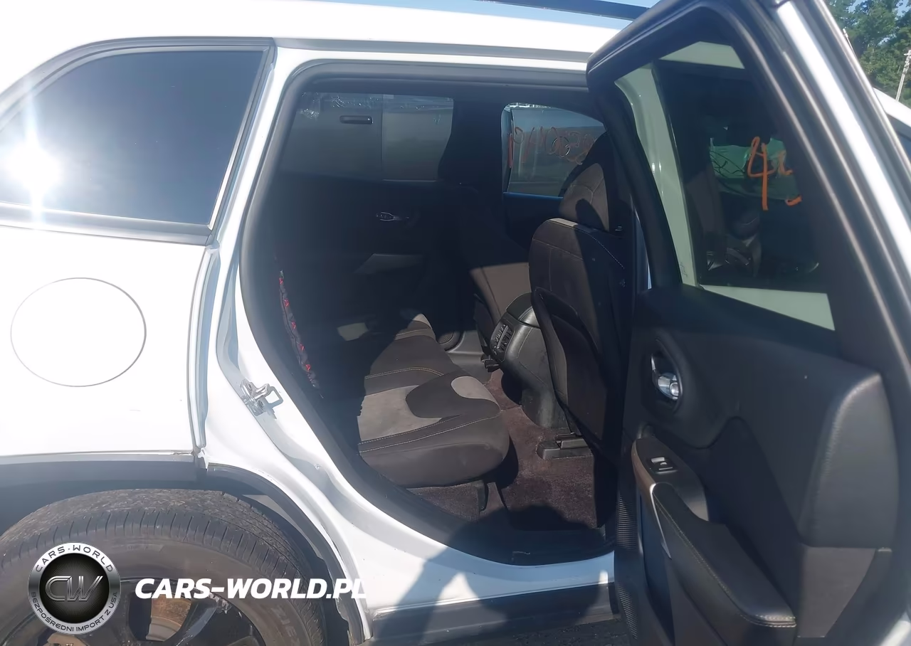 2018 Jeep Cherokee Latitude 4X4 VIN:1C4PJMCX7JD507029 - 8