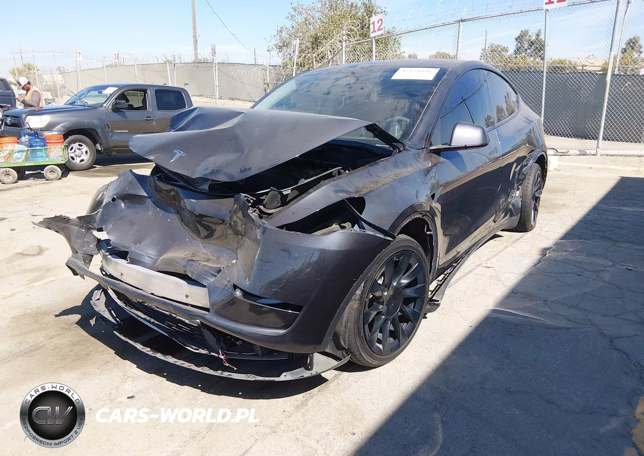 2024 Tesla Model Y Long Range Dual Motor All-Wheel Drive VIN:7SAYGDEE8RA237067 - 2