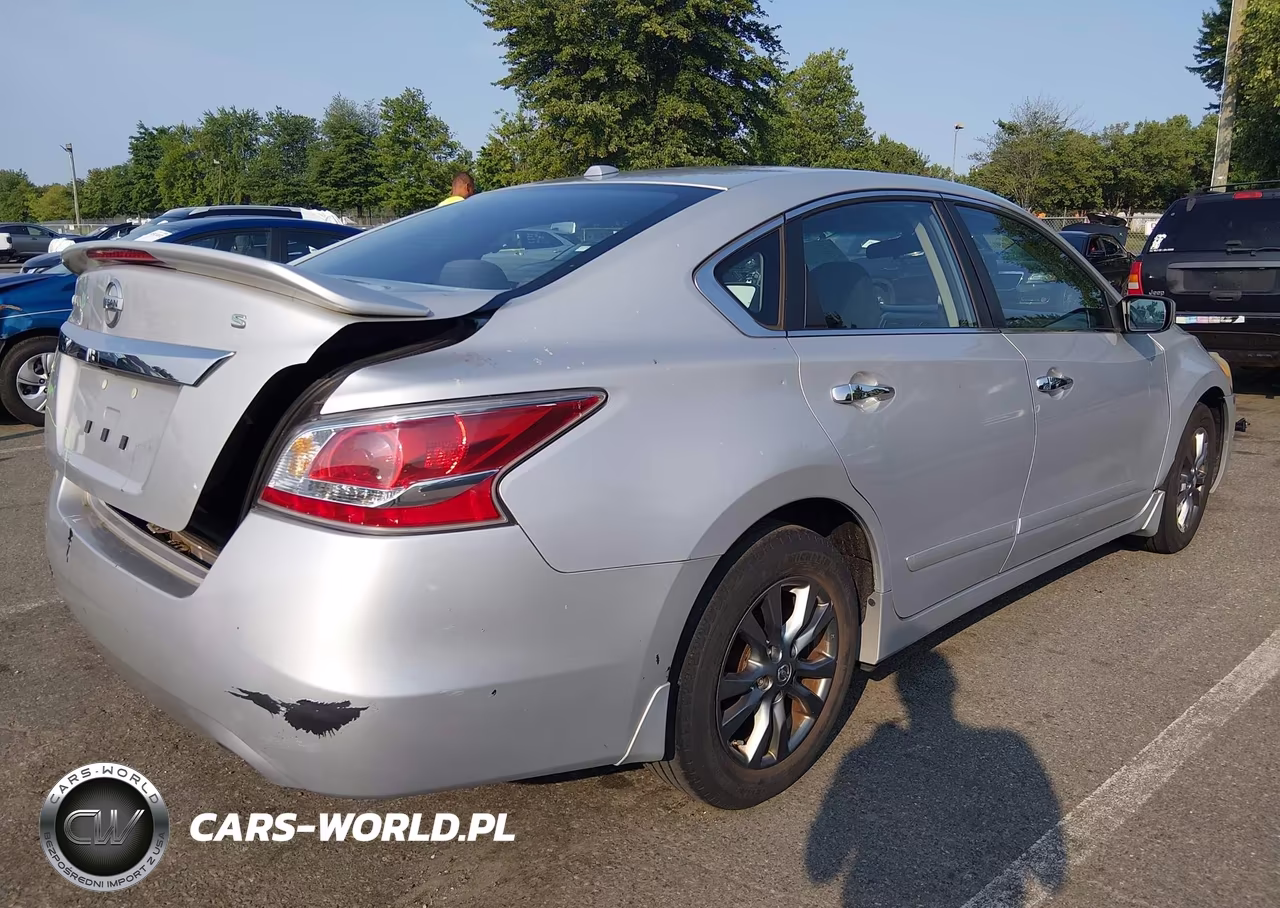 2015 Nissan Altima 2.5 S VIN:1N4AL3AP5FN377403 - 4