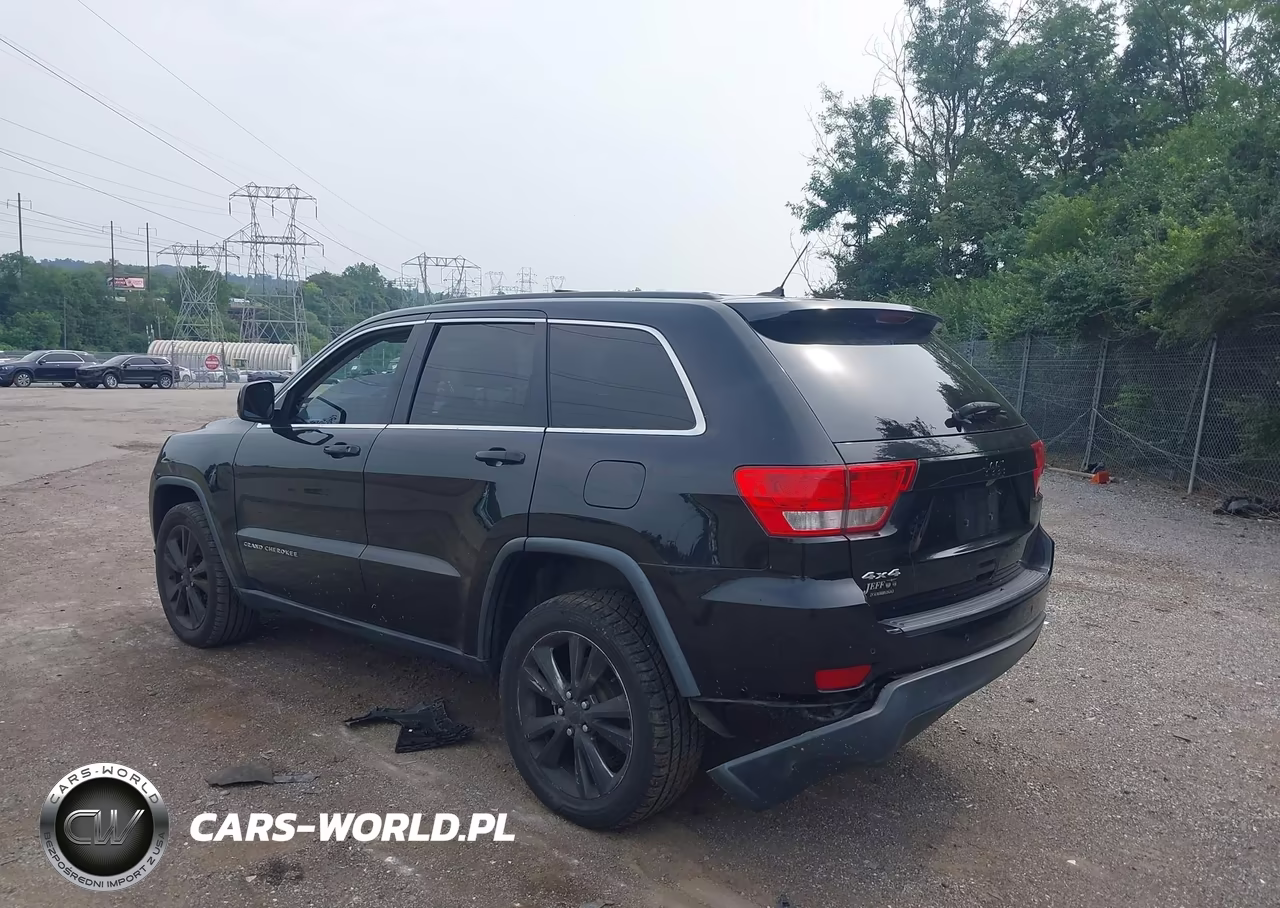 2012 Jeep Grand Cherokee Laredo VIN:1C4RJFAG1CC352977 - 3