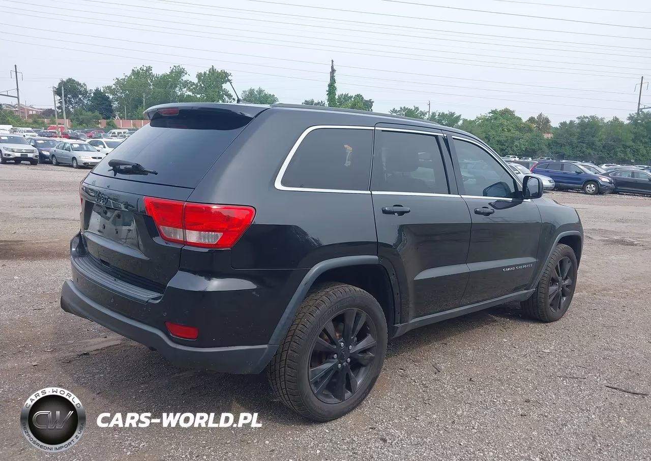 2012 Jeep Grand Cherokee Laredo VIN:1C4RJFAG1CC352977 - 4