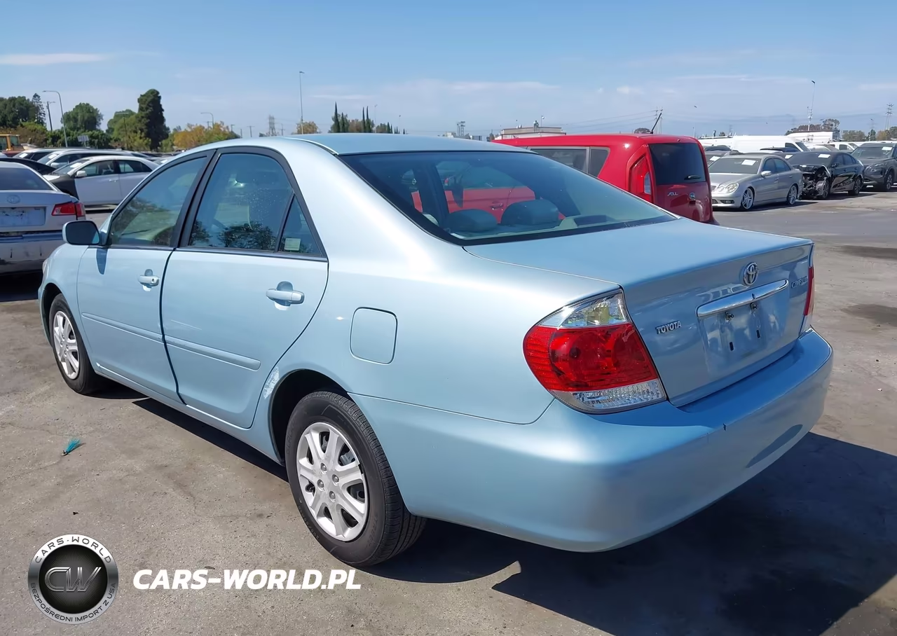 2005 Toyota Camry Le VIN:4T1BE32K45U977745 - 3