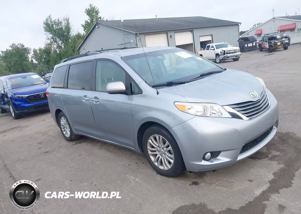 2013 Toyota Sienna Xle V6 8 Passenger – zdjęcie 1 z 16