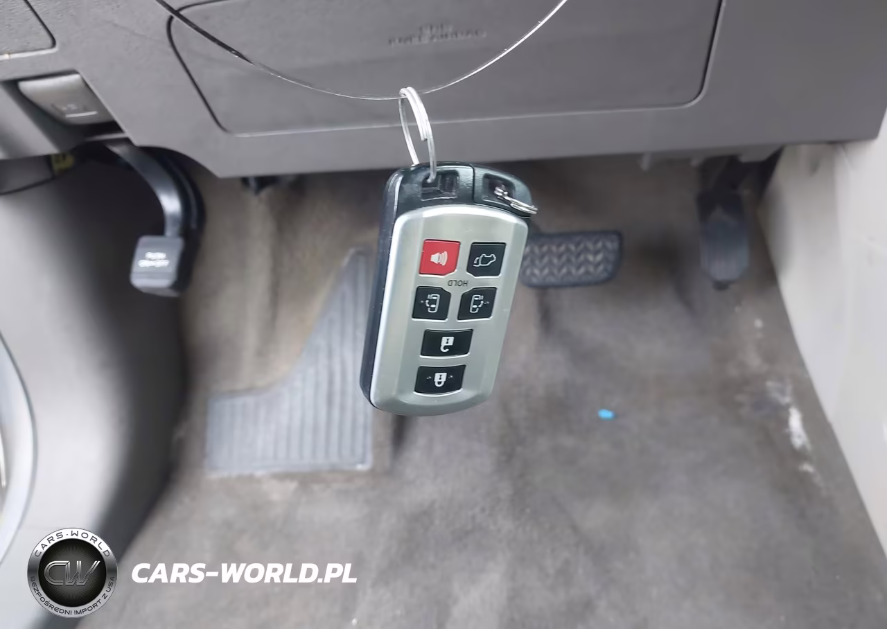 2013 Toyota Sienna Xle V6 8 Passenger VIN:5TDYK3DC2DS371411 - 11