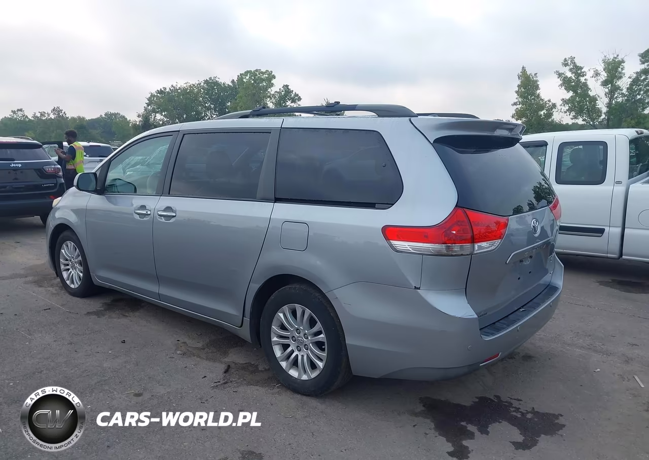 2013 Toyota Sienna Xle V6 8 Passenger VIN:5TDYK3DC2DS371411 - 3