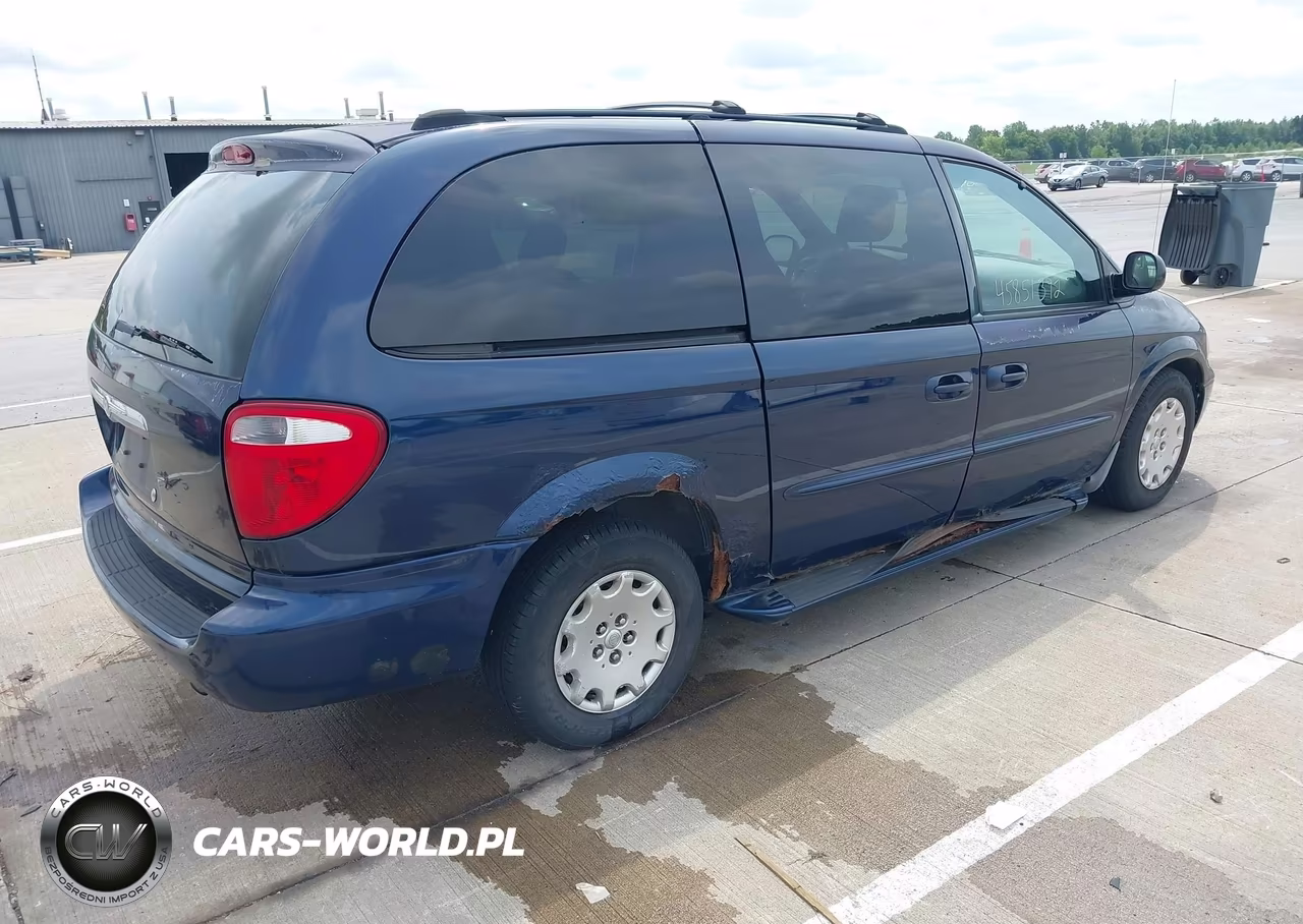 2003 Chrysler Town & Country VIN:2C8GP24R63R338865 - 4