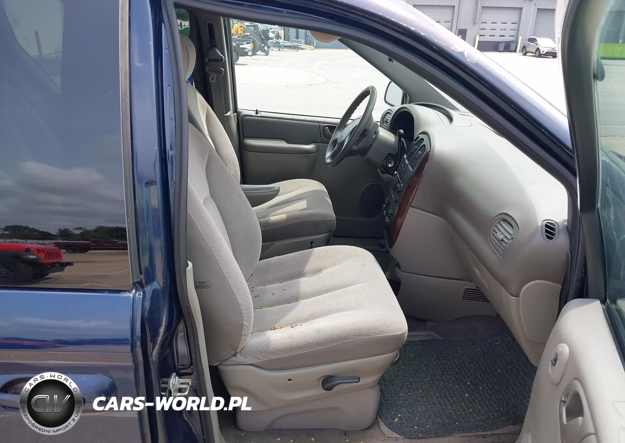 2003 Chrysler Town & Country VIN:2C8GP24R63R338865 - 5