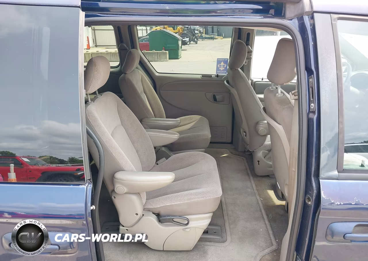 2003 Chrysler Town & Country VIN:2C8GP24R63R338865 - 8