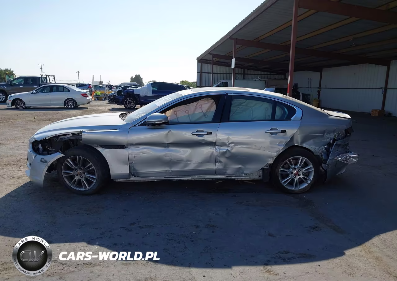 2018 Jaguar Xe 25T Premium VIN:SAJAD4FX8JCP25318 - 14
