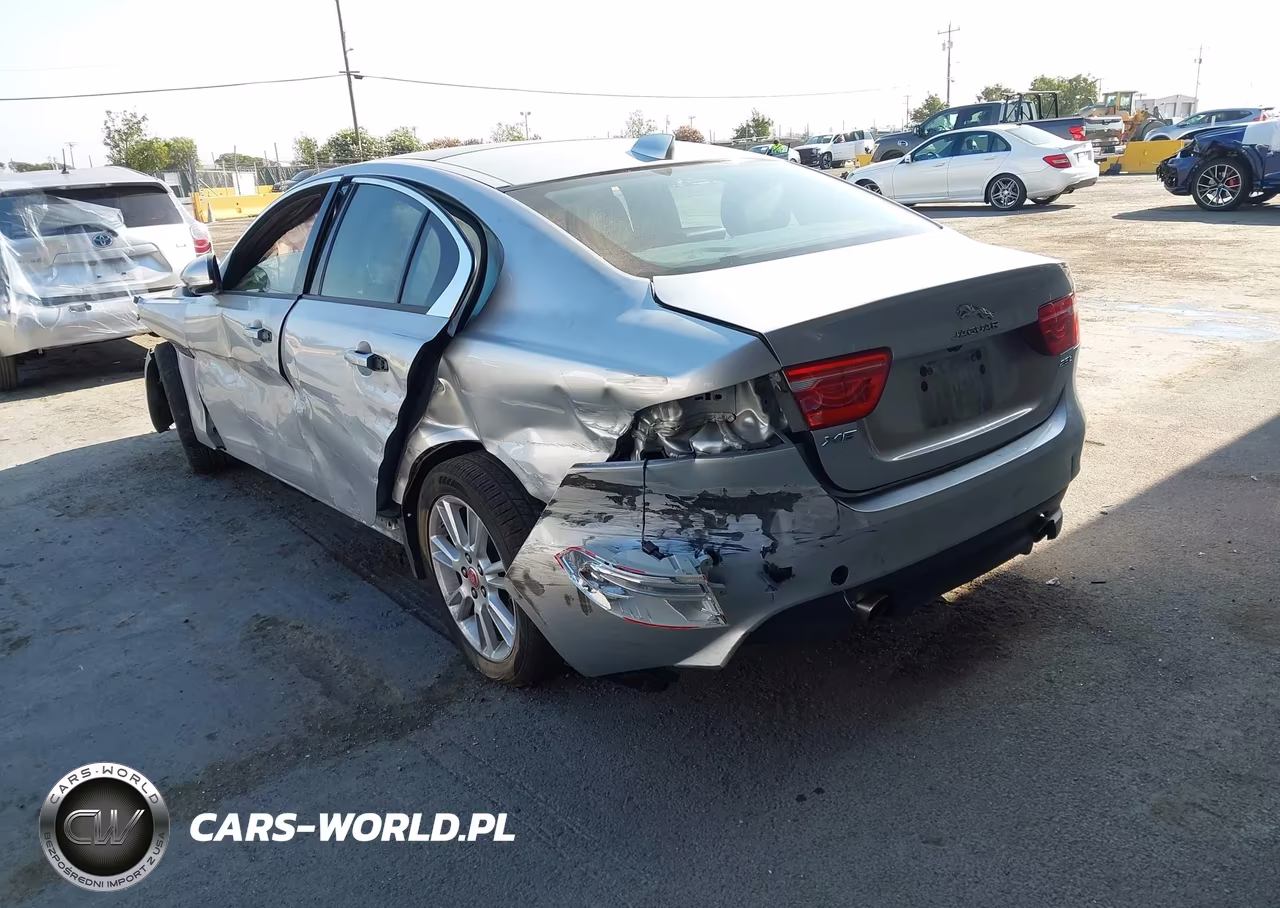 2018 Jaguar Xe 25T Premium VIN:SAJAD4FX8JCP25318 - 3