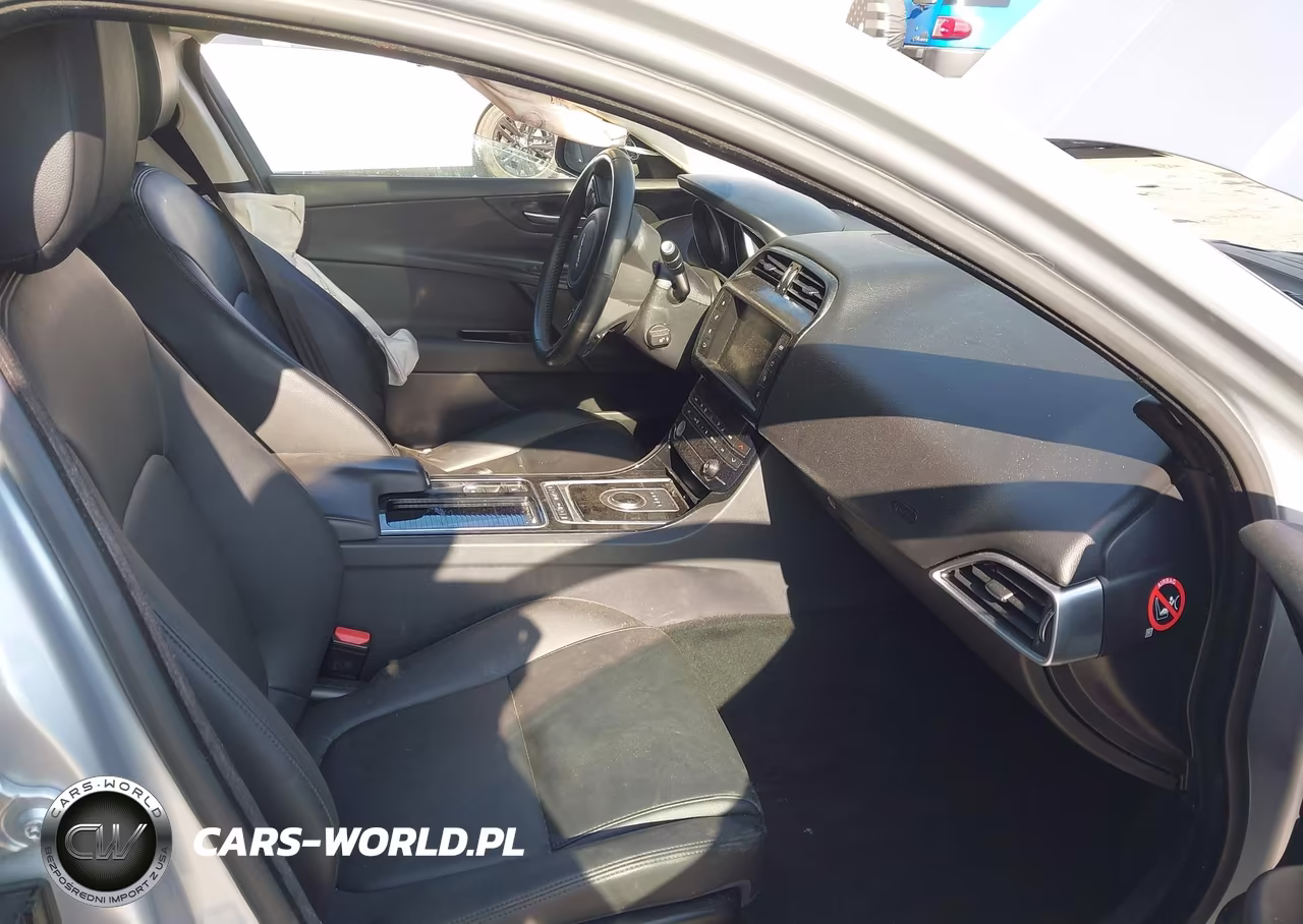 2018 Jaguar Xe 25T Premium VIN:SAJAD4FX8JCP25318 - 5