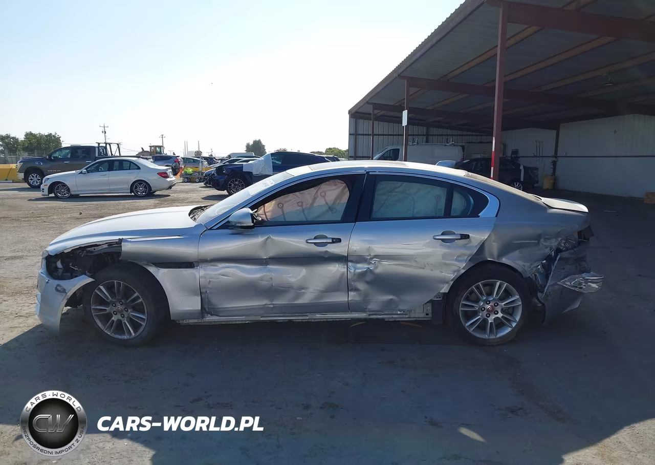 2018 Jaguar Xe 25T Premium VIN:SAJAD4FX8JCP25318 - 6
