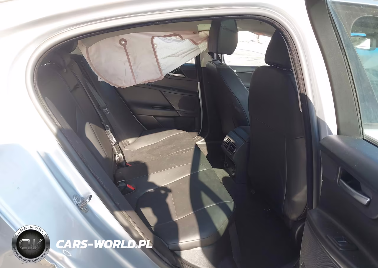 2018 Jaguar Xe 25T Premium VIN:SAJAD4FX8JCP25318 - 8