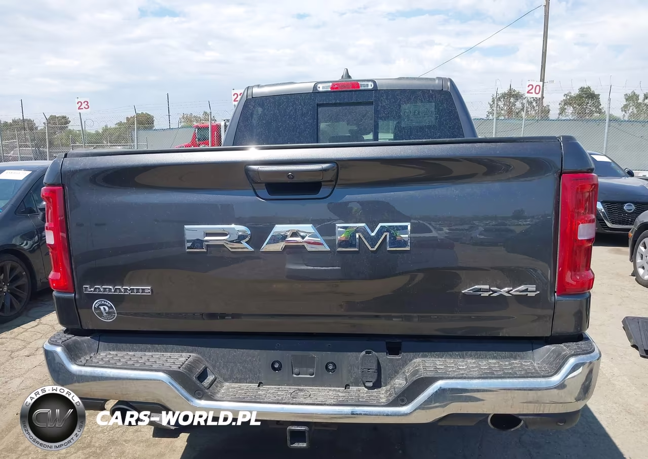 2025 Ram 1500 Laramie 4X4 5'7 Box VIN:1C6SRFJP1SN734558 - 17