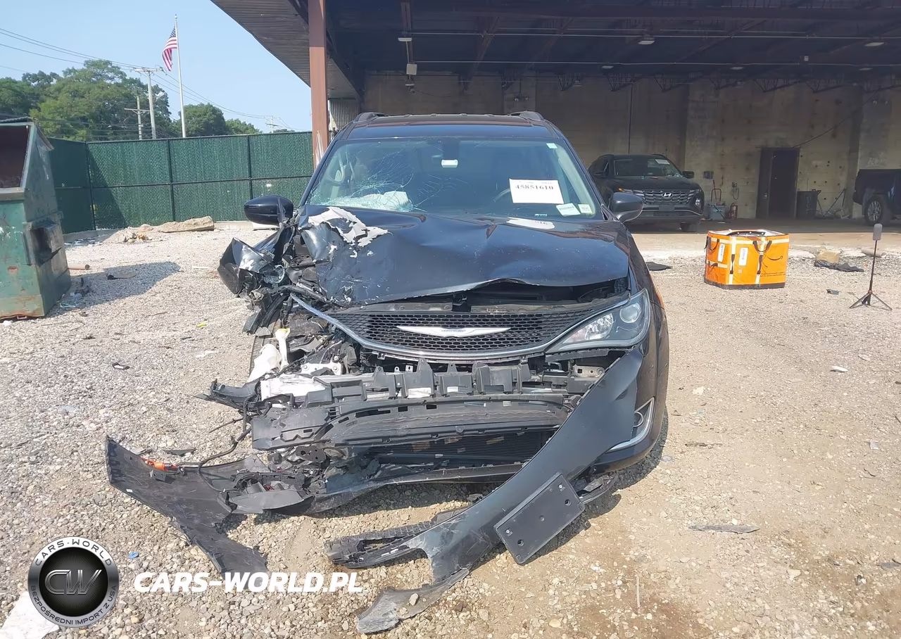 2017 Chrysler Pacifica Touring-L VIN:2C4RC1BG8HR571381 - 12
