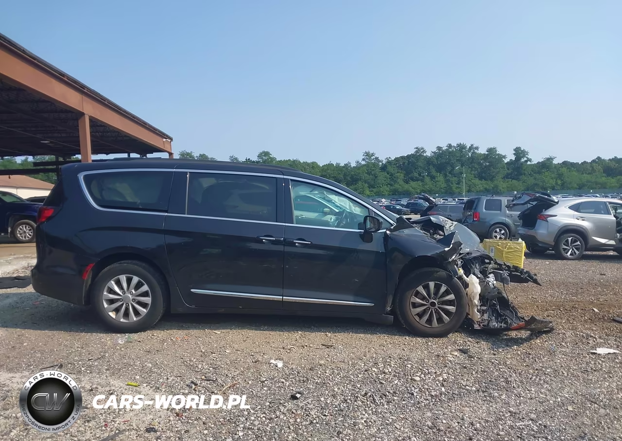 2017 Chrysler Pacifica Touring-L VIN:2C4RC1BG8HR571381 - 13