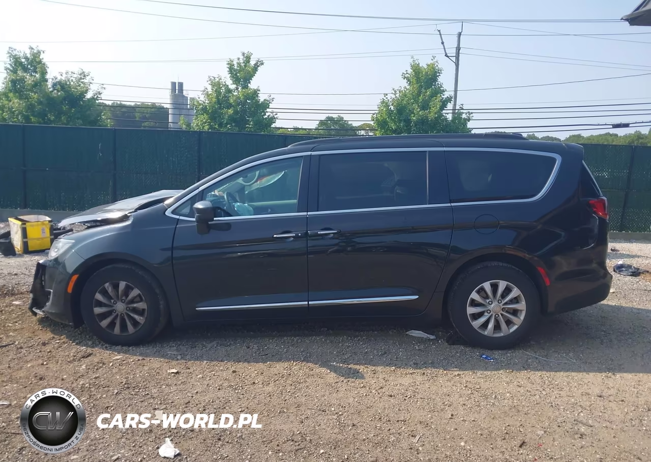2017 Chrysler Pacifica Touring-L VIN:2C4RC1BG8HR571381 - 14