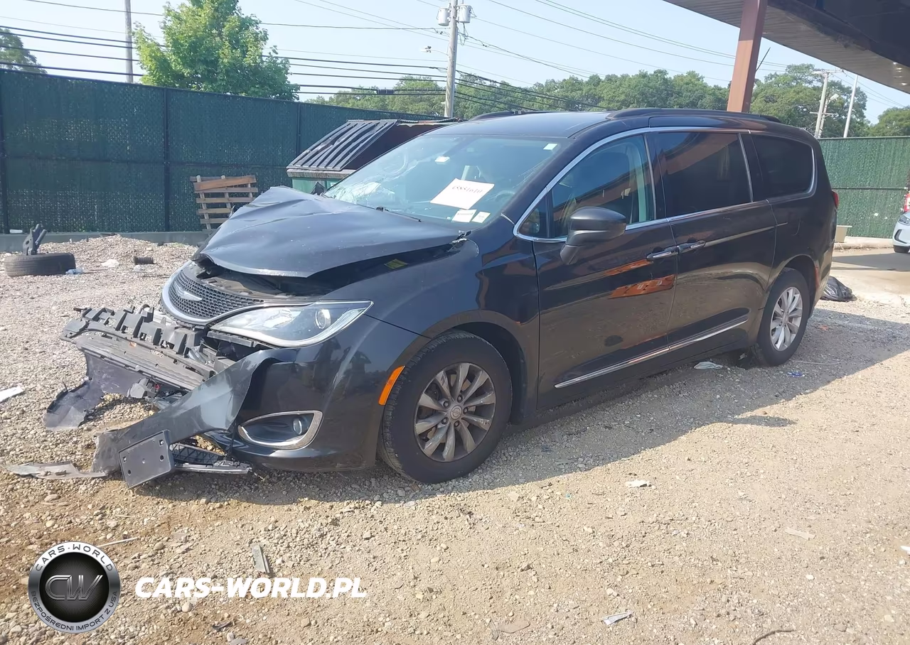 2017 Chrysler Pacifica Touring-L VIN:2C4RC1BG8HR571381 - 2