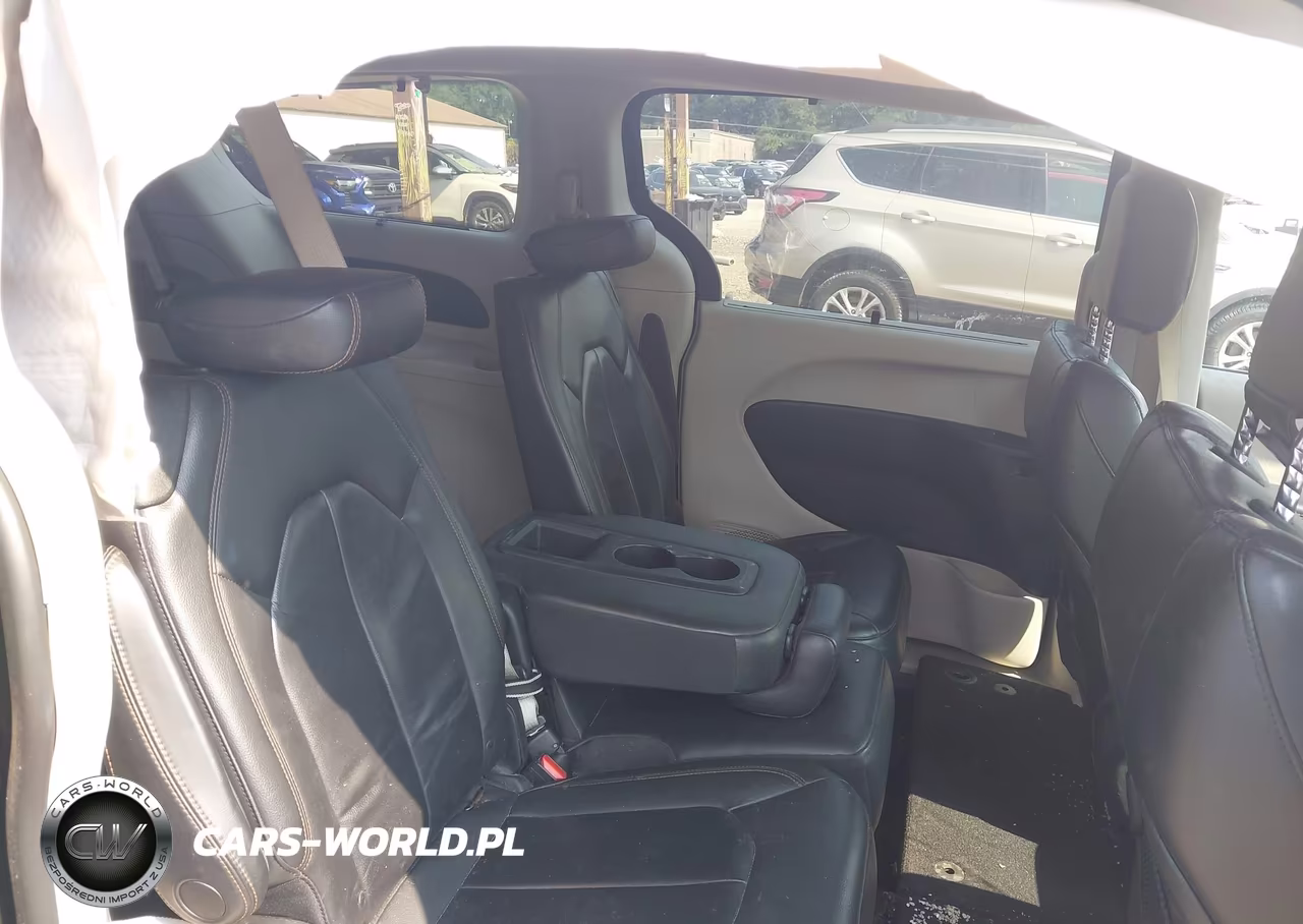 2017 Chrysler Pacifica Touring-L VIN:2C4RC1BG8HR571381 - 8