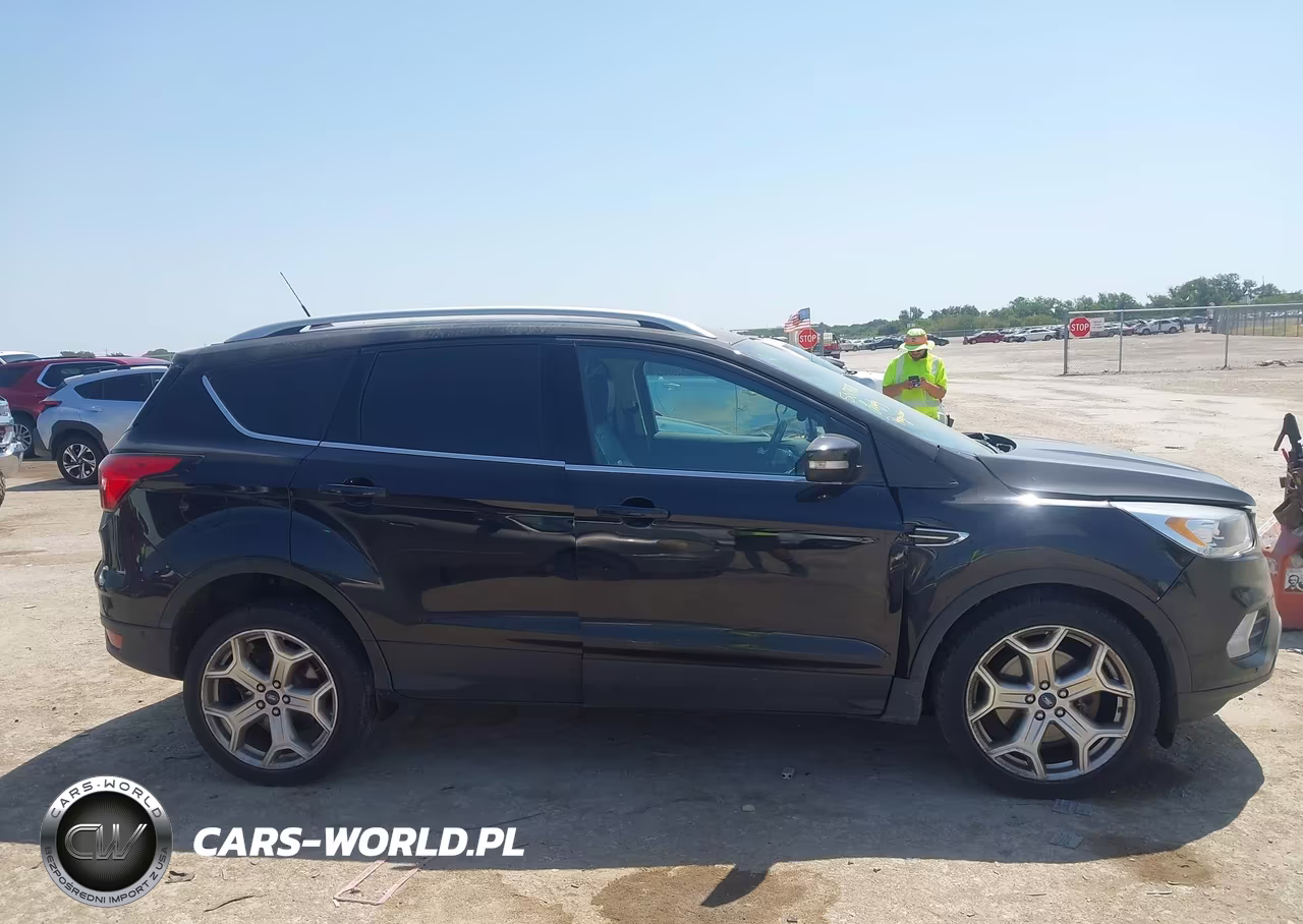 2019 Ford Escape Titanium VIN:1FMCU0J96KUA32022 - 13