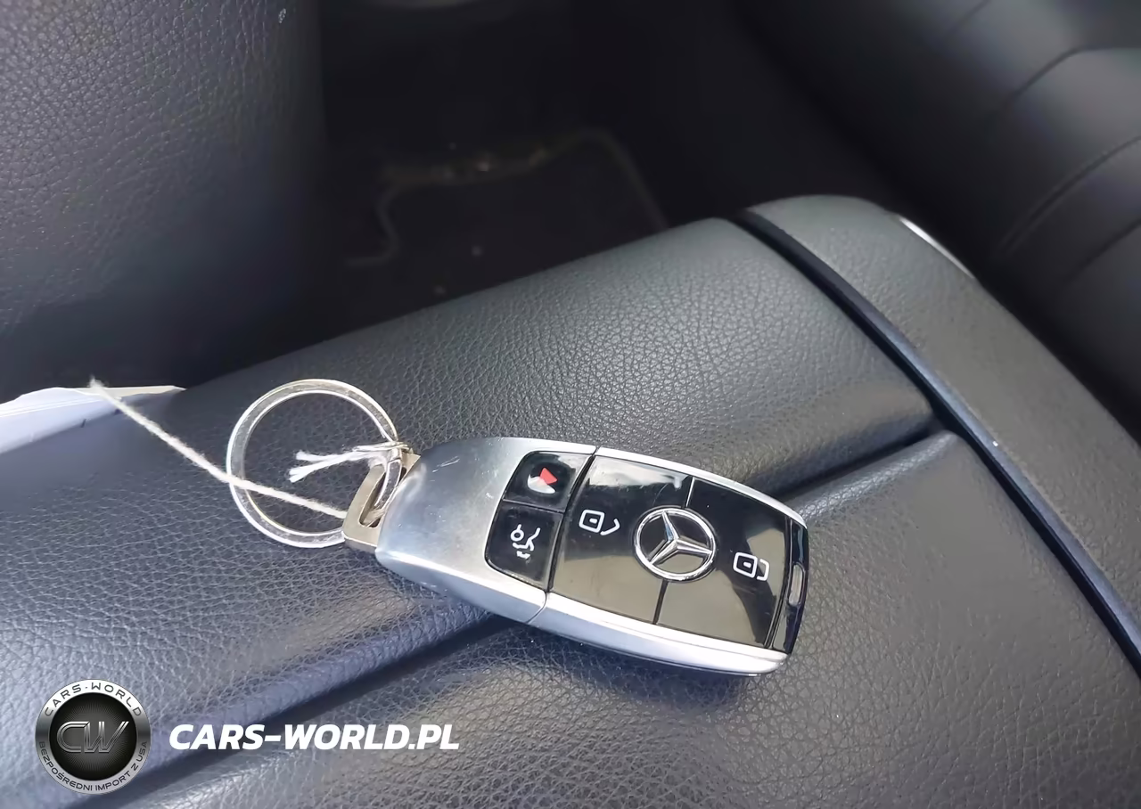 2018 Mercedes-Benz E 300 VIN:WDDZF4JBXJA370175 - 11