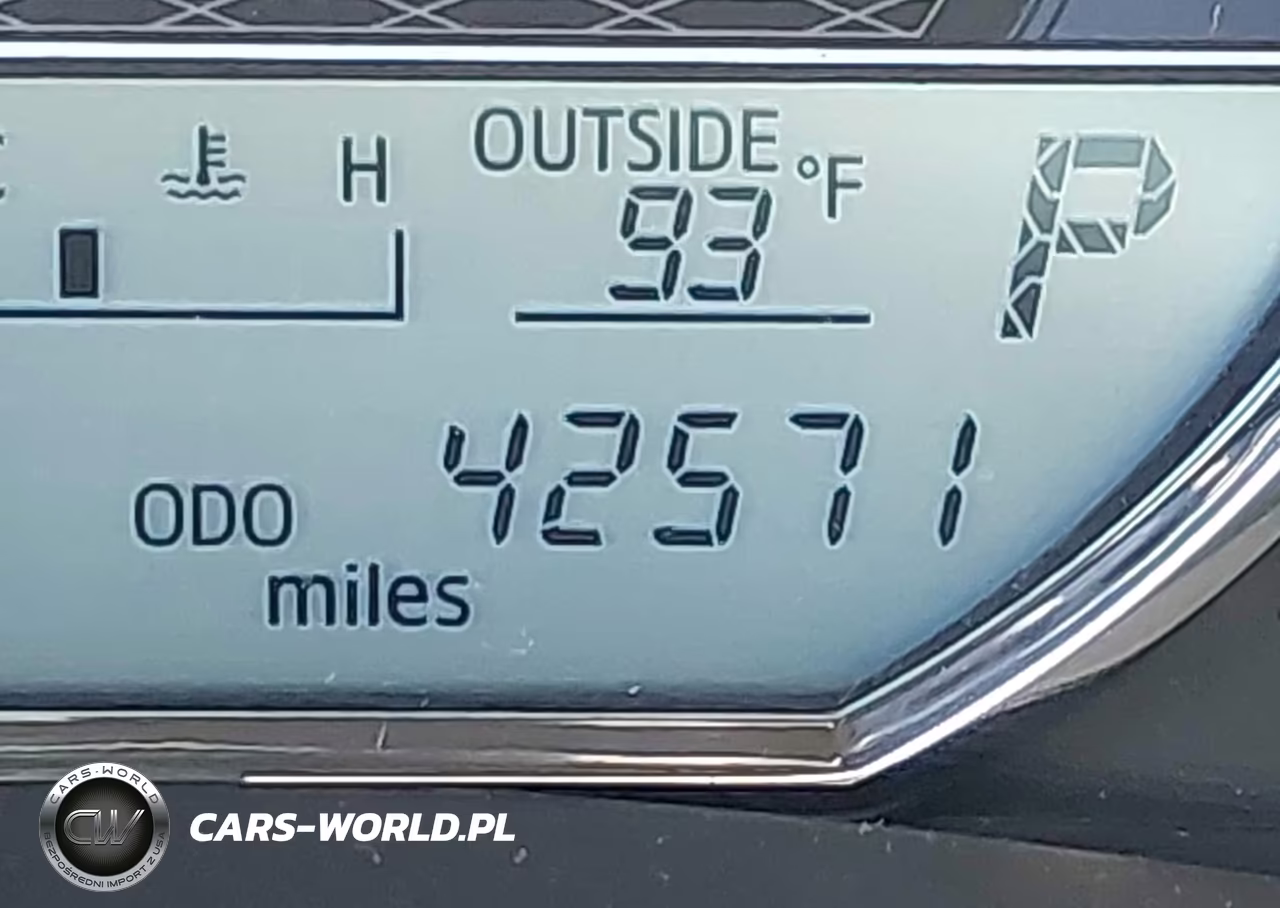2015 Toyota Corolla Le Plus VIN:5YFBURHE9FP204392 - 15