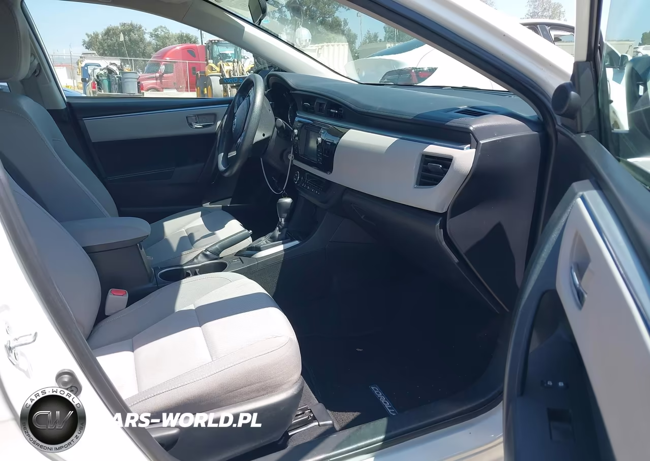 2015 Toyota Corolla Le Plus VIN:5YFBURHE9FP204392 - 5