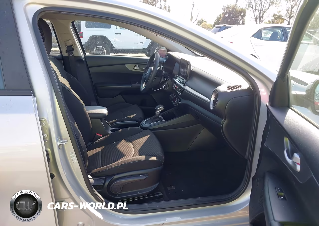 2019 Kia Forte Lxs VIN:3KPF24AD6KE115886 - 5