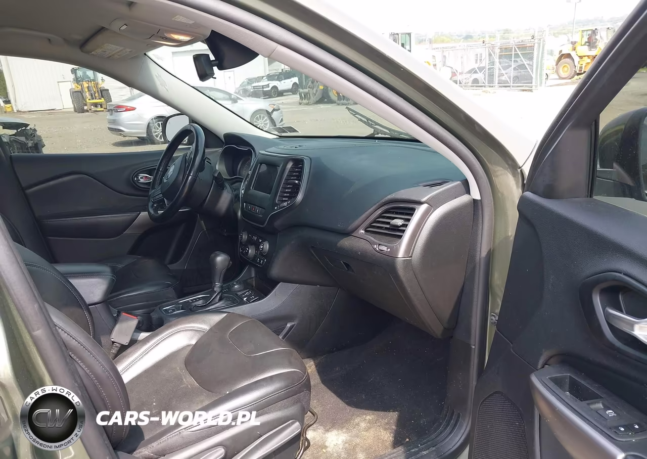2021 Jeep Cherokee Latitude Plus 4X4 VIN:1C4PJMLB3MD160520 - 5