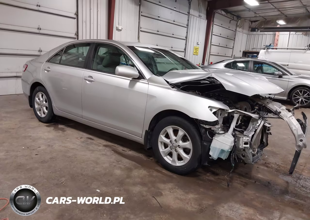 2010 Toyota Camry Le – zdjęcie 1 z 19