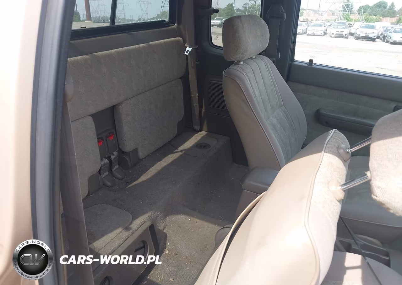 2000 Toyota Tacoma VIN:4TAWM72N5YZ650798 - 8