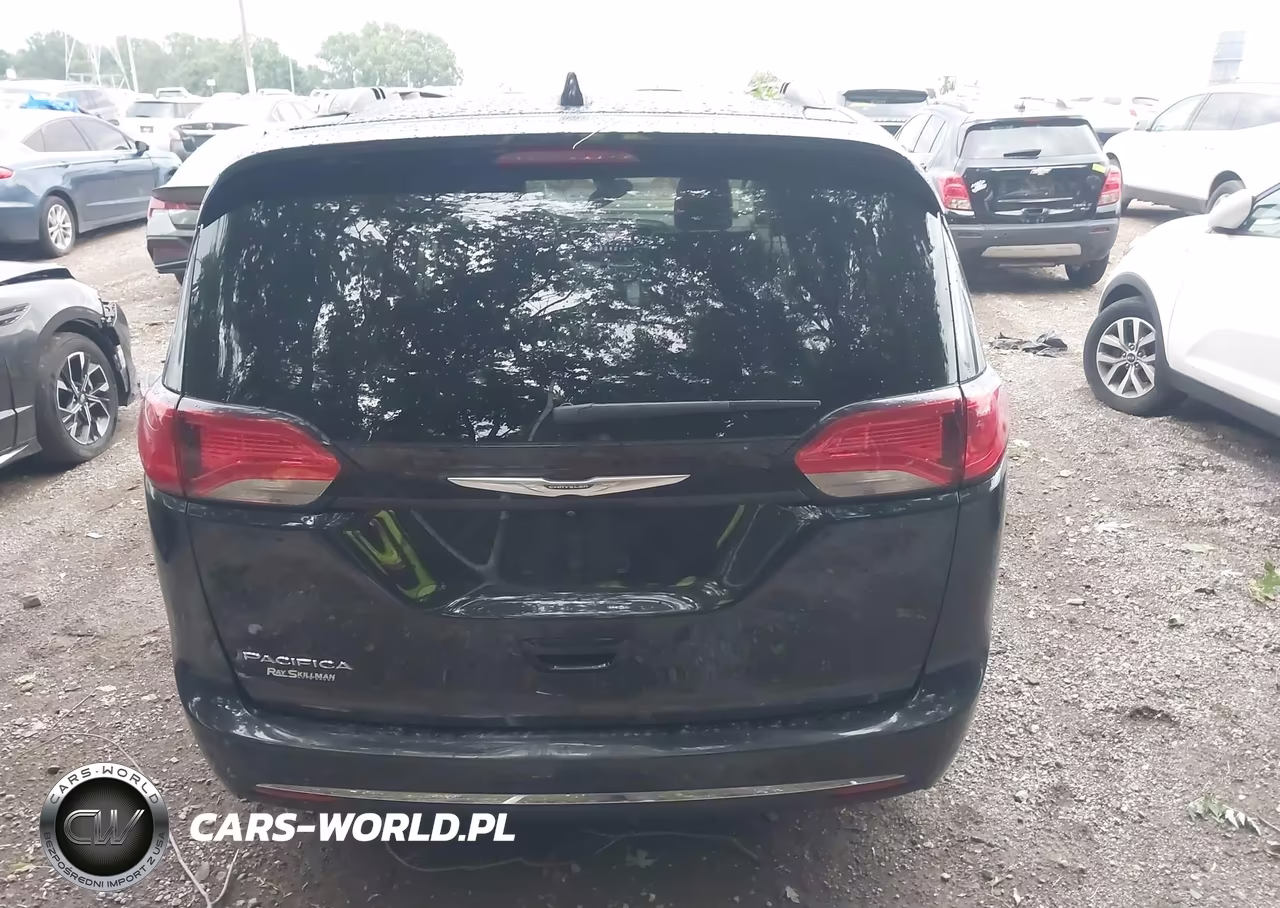 2017 Chrysler Pacifica Touring-L VIN:2C4RC1BG8HR607991 - 16
