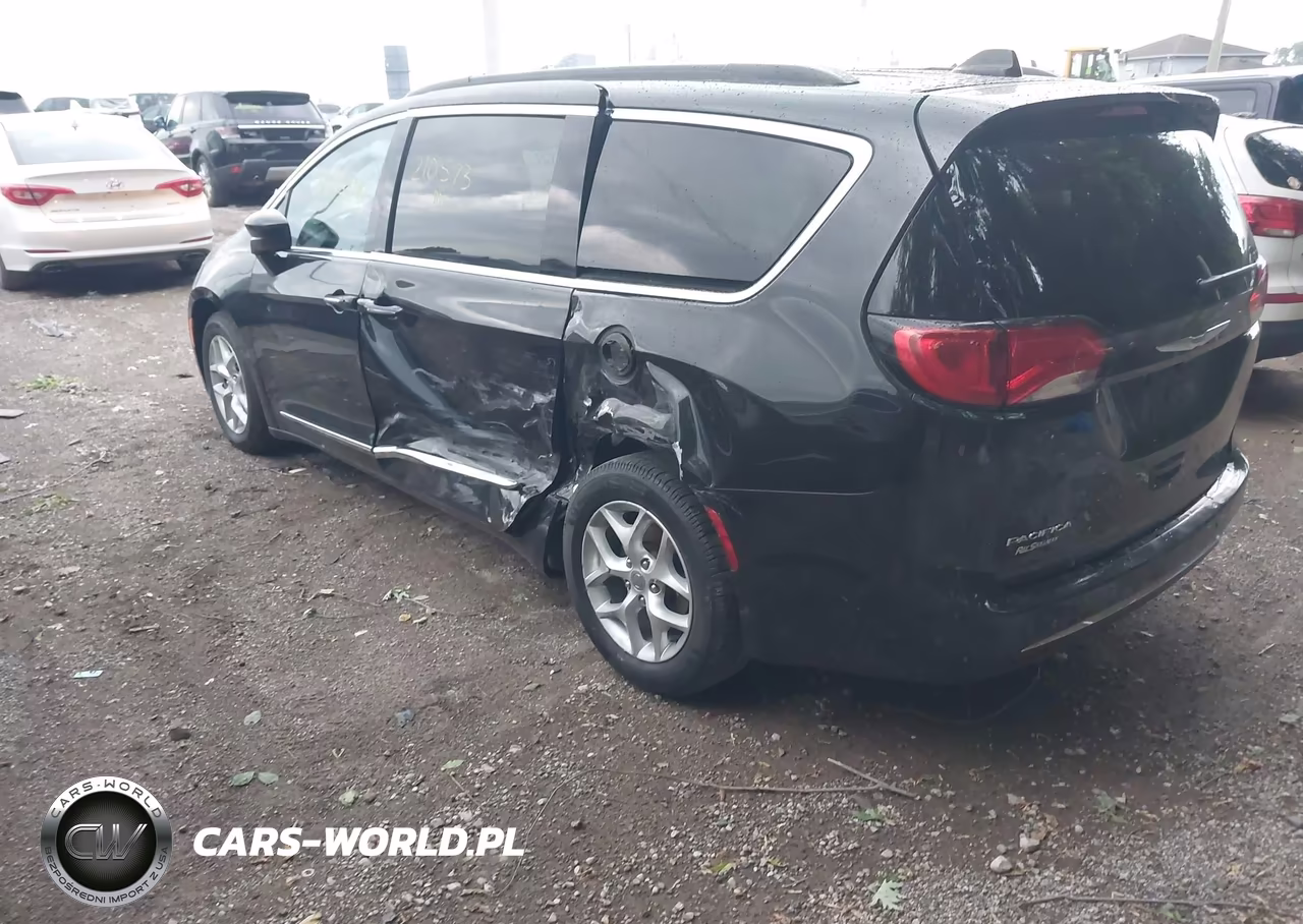 2017 Chrysler Pacifica Touring-L VIN:2C4RC1BG8HR607991 - 3