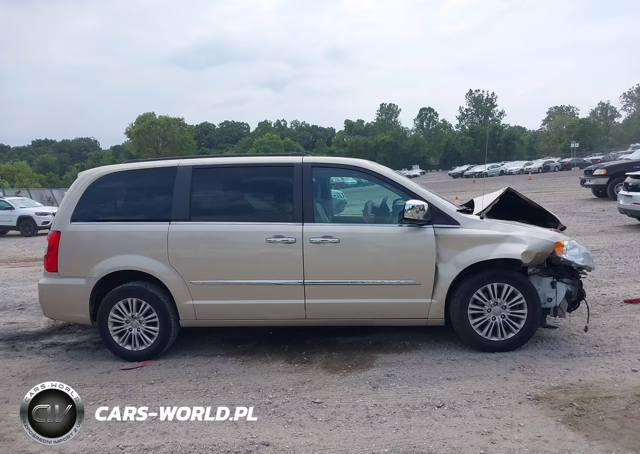 2015 Chrysler Town & Country Touring-L VIN:2C4RC1CG8FR584045 - 13
