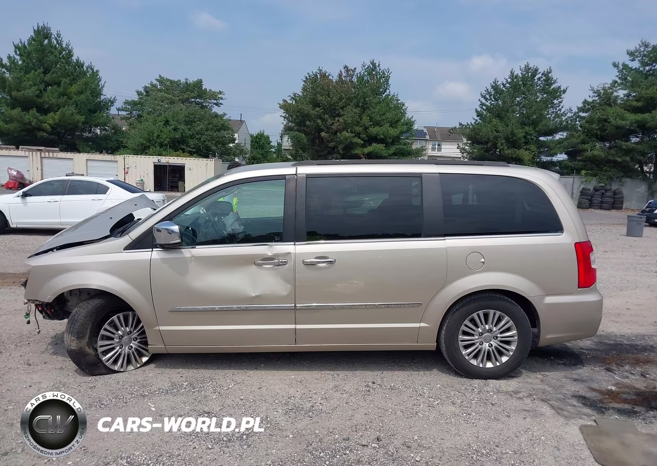 2015 Chrysler Town & Country Touring-L VIN:2C4RC1CG8FR584045 - 14