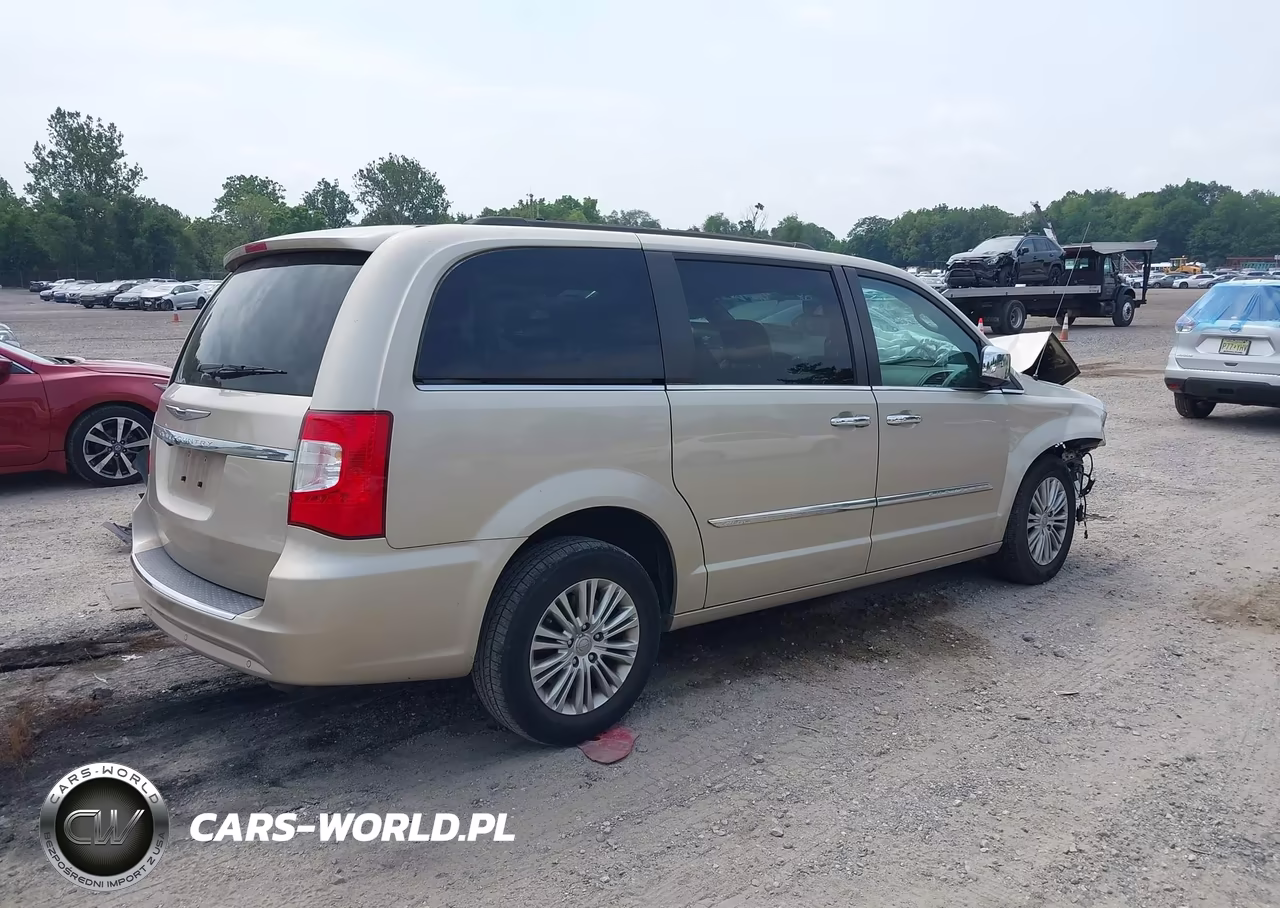2015 Chrysler Town & Country Touring-L VIN:2C4RC1CG8FR584045 - 4