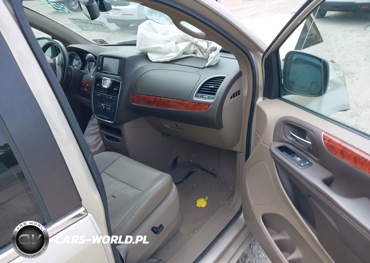 2015 Chrysler Town & Country Touring-L VIN:2C4RC1CG8FR584045 - 5