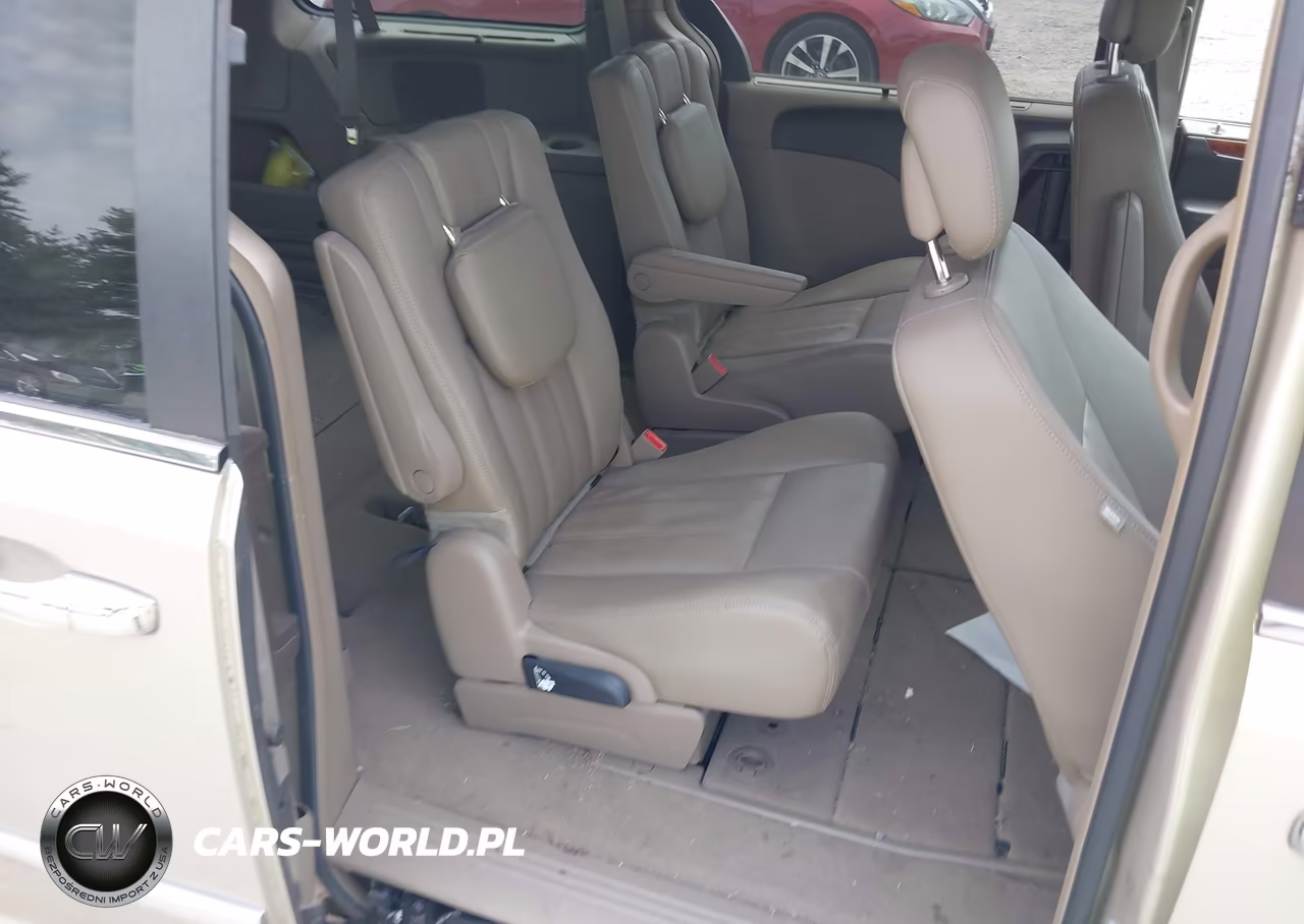 2015 Chrysler Town & Country Touring-L VIN:2C4RC1CG8FR584045 - 8