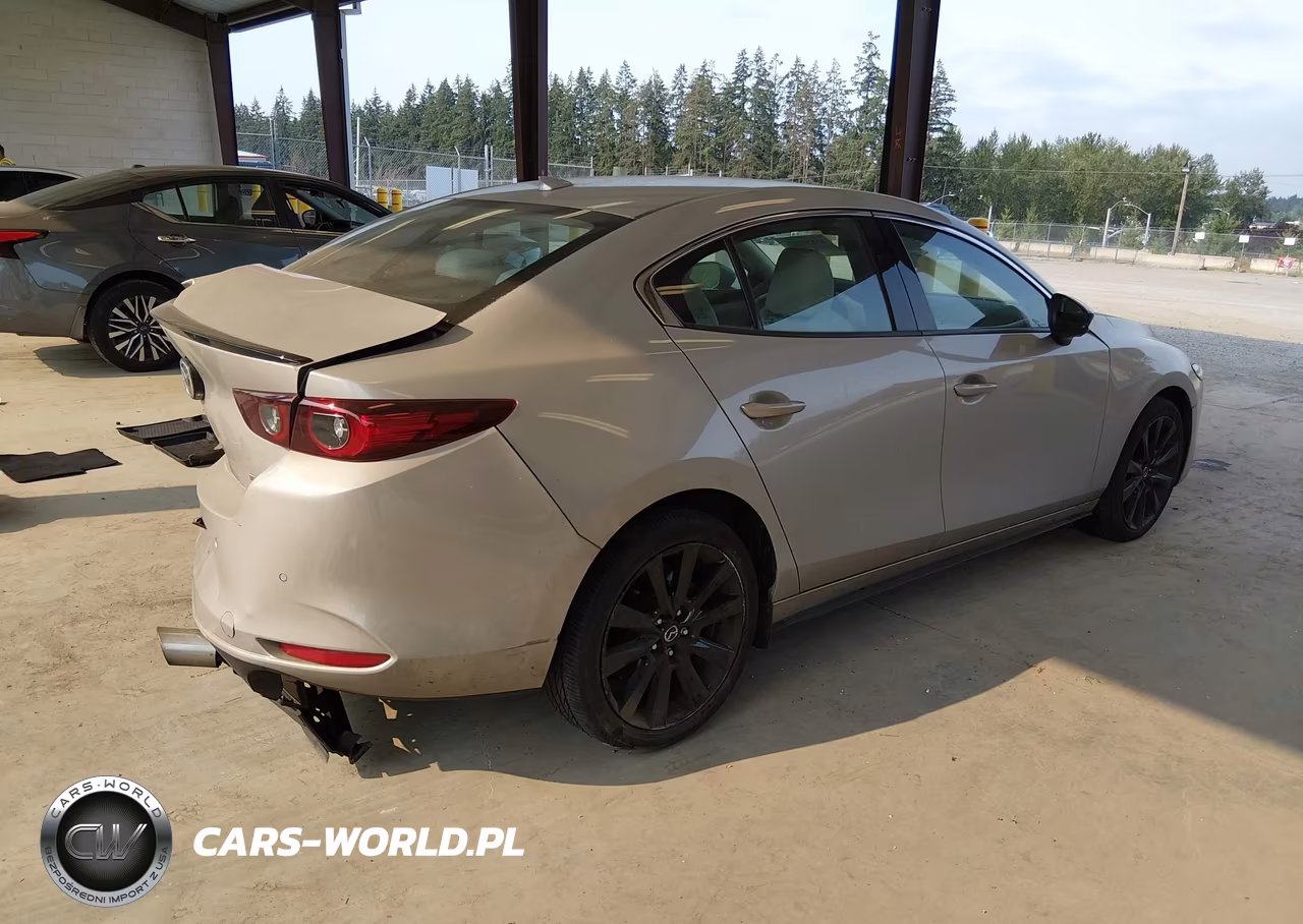 2022 Mazda Mazda3 Premium Plus VIN:3MZBPBEY3NM307050 - 4