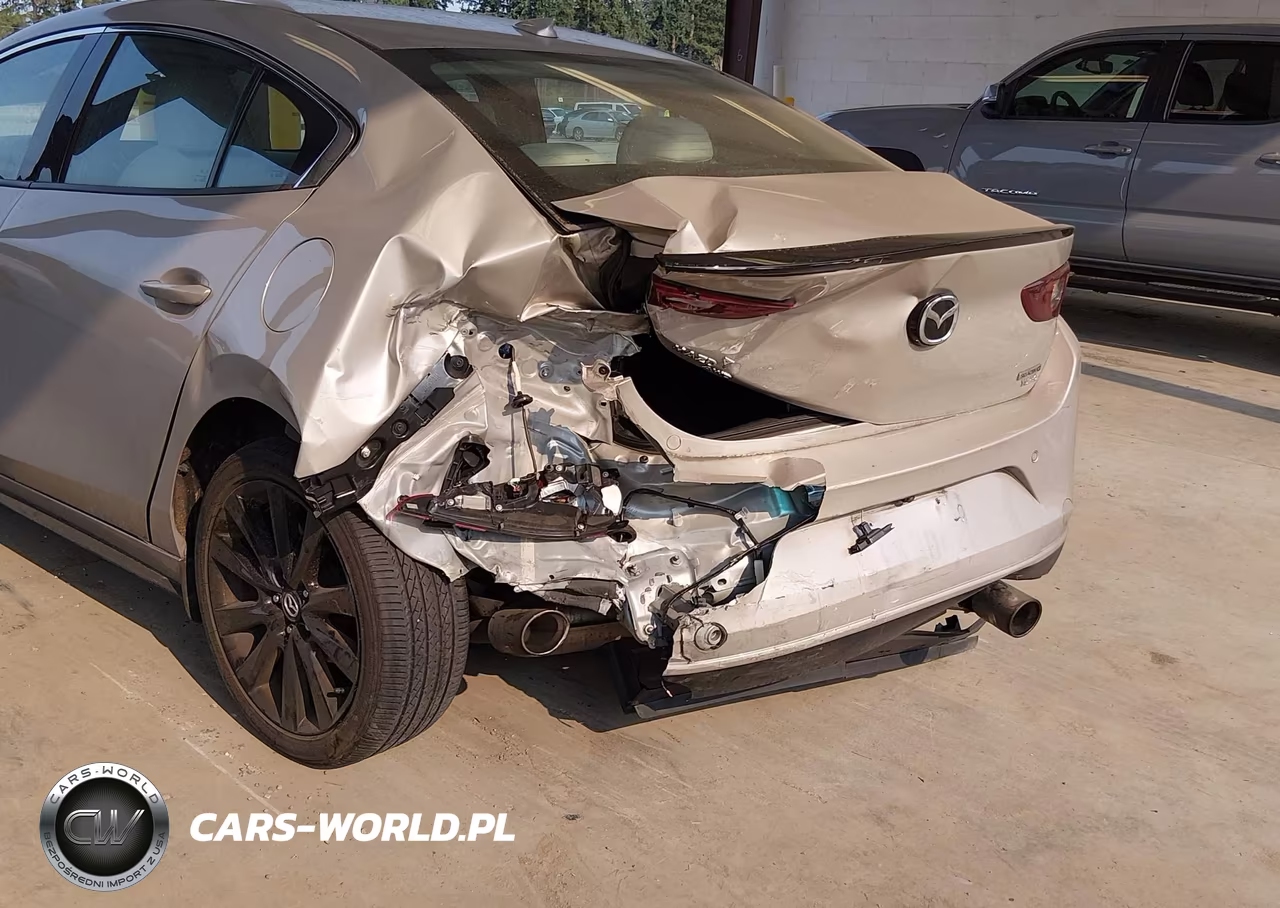 2022 Mazda Mazda3 Premium Plus VIN:3MZBPBEY3NM307050 - 6