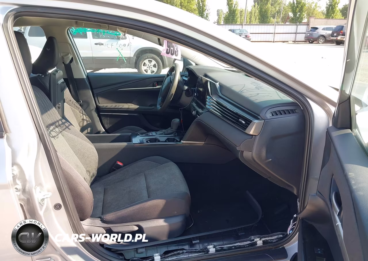 2025 Toyota Camry Le VIN:4T1DAACK9SU524823 - 5