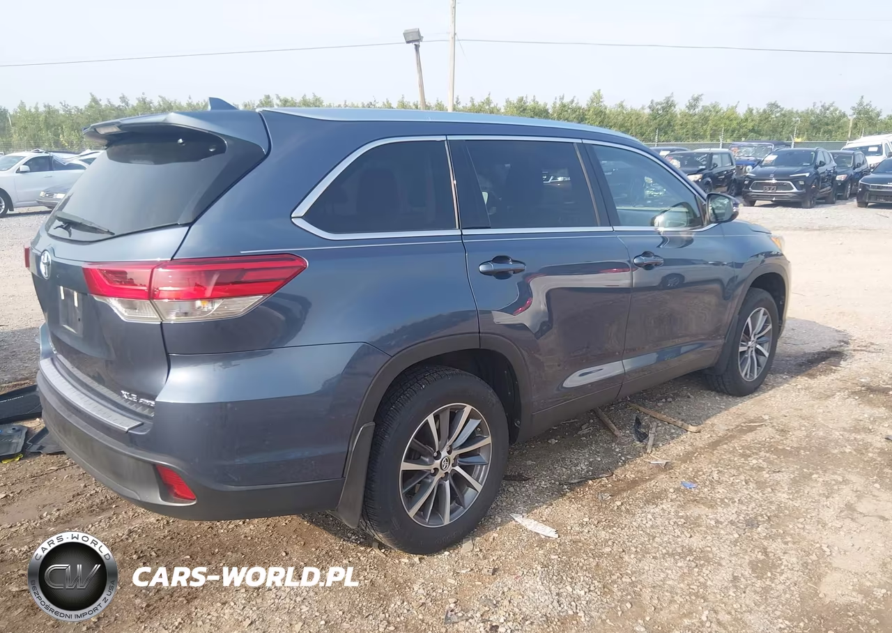 2019 Toyota Highlander Xle VIN:5TDJZRFH3KS942023 - 4