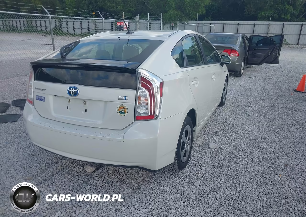 2015 Toyota Prius Three VIN:JTDKN3DU5F0426574 - 4