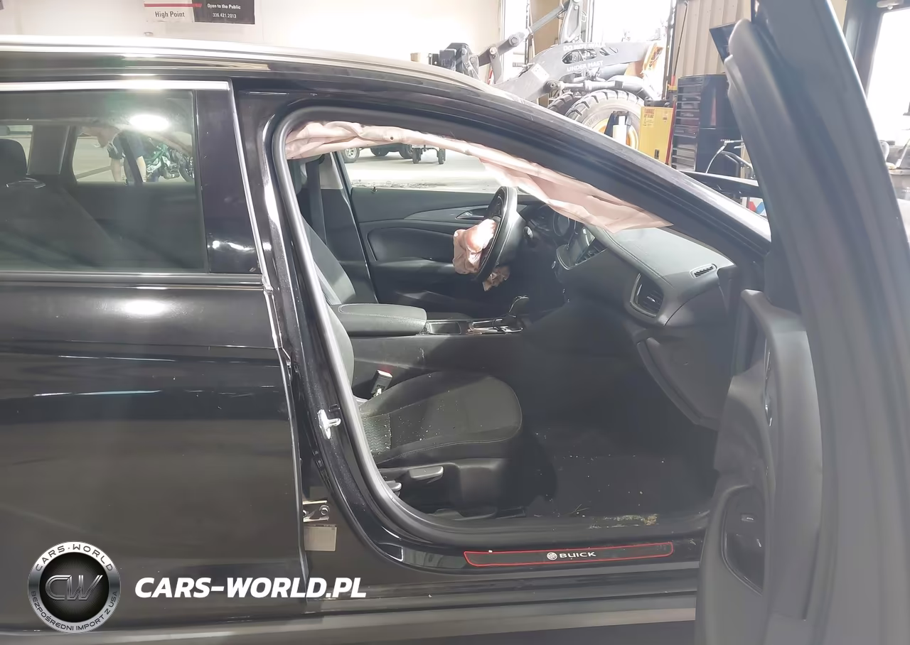 2018 Buick Regal Tourx Preferred VIN:W04GU8SX6J1094984 - 5