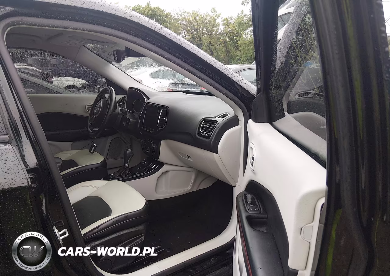 2018 Jeep Compass Limited 4X4 VIN:3C4NJDCB5JT168695 - 5