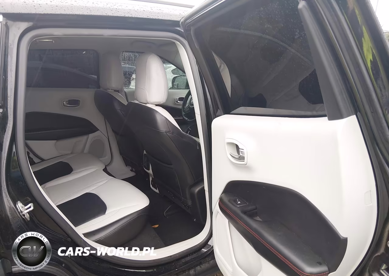 2018 Jeep Compass Limited 4X4 VIN:3C4NJDCB5JT168695 - 8