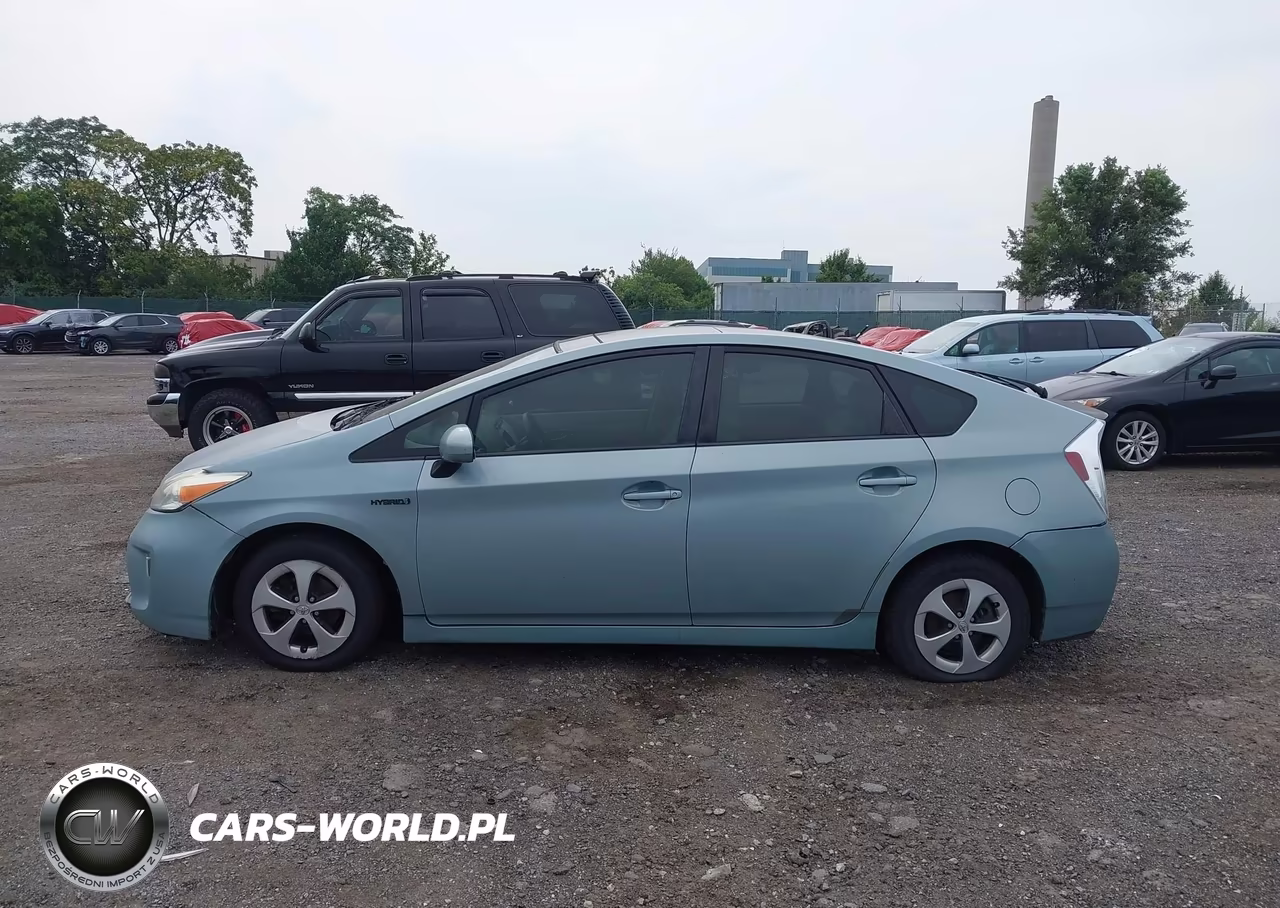 2013 Toyota Prius Three VIN:JTDKN3DU2D1659609 - 14