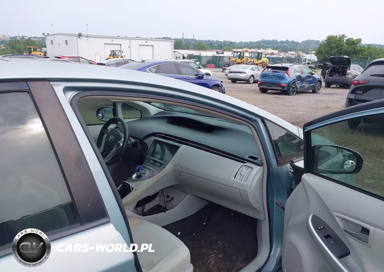 2013 Toyota Prius Three VIN:JTDKN3DU2D1659609 - 5