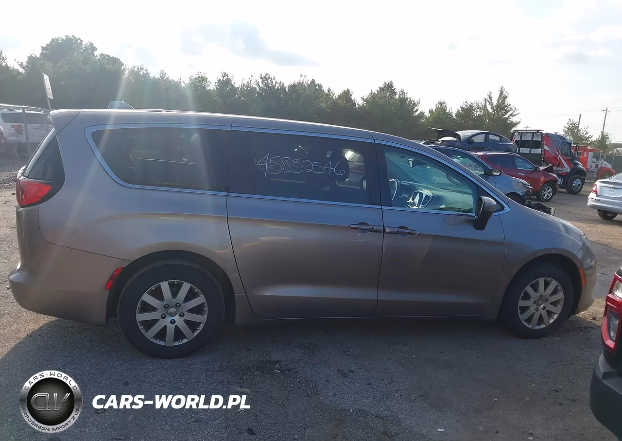 2017 Chrysler Pacifica Touring VIN:2C4RC1DG4HR642900 - 13