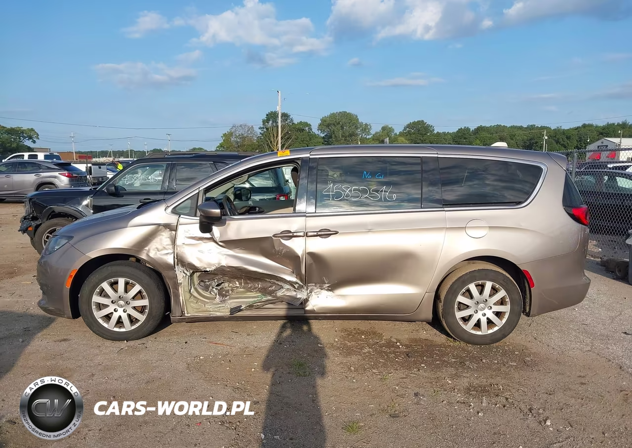 2017 Chrysler Pacifica Touring VIN:2C4RC1DG4HR642900 - 14